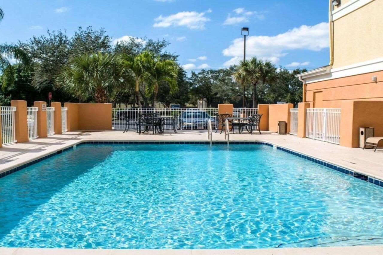 Comfort Inn Fort Myers Northeast Kültér fotó
